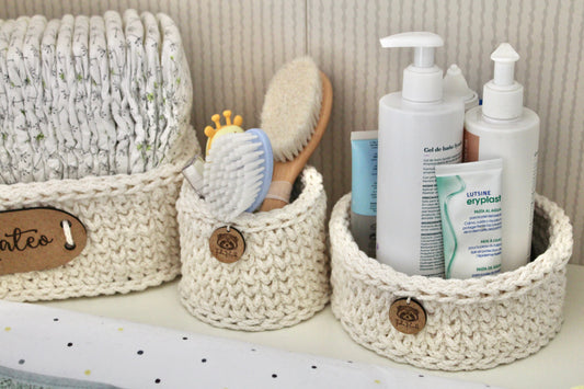 Set de tres cestas organizadoras tejidas a mano con base de madera