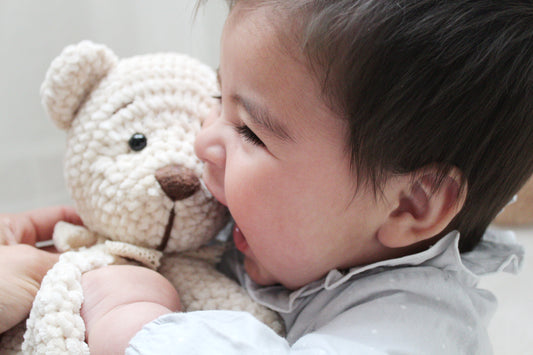Theo — Muñeco de Apego Artesanal para Bebé | Hecho a Mano