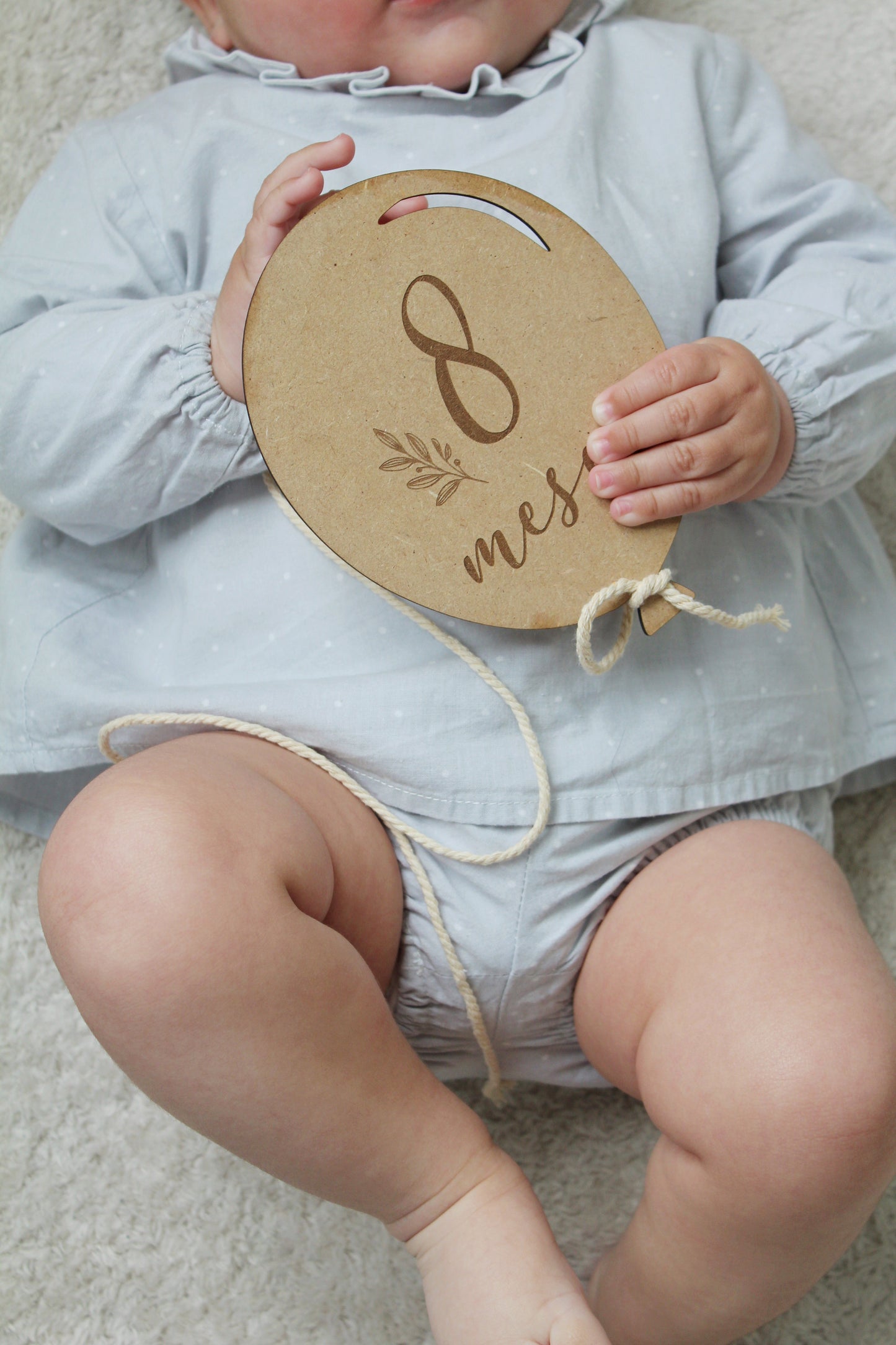 Placas de madera estilo globo para fotos mes a mes del primer año del bebé